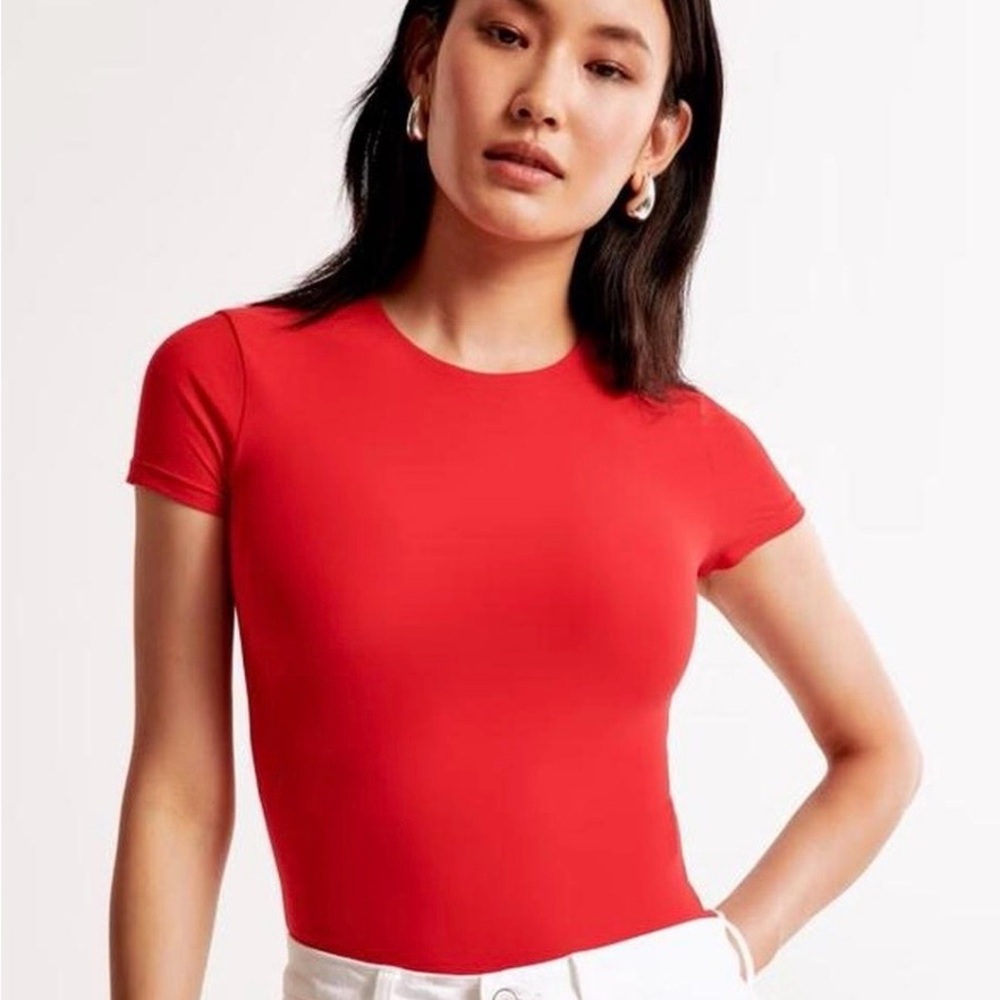 Abercrombie & Fitch Red Short-Sleeve Crewneck Tee